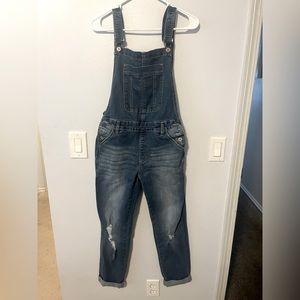 Womens kancan jean overalls in excellent condition